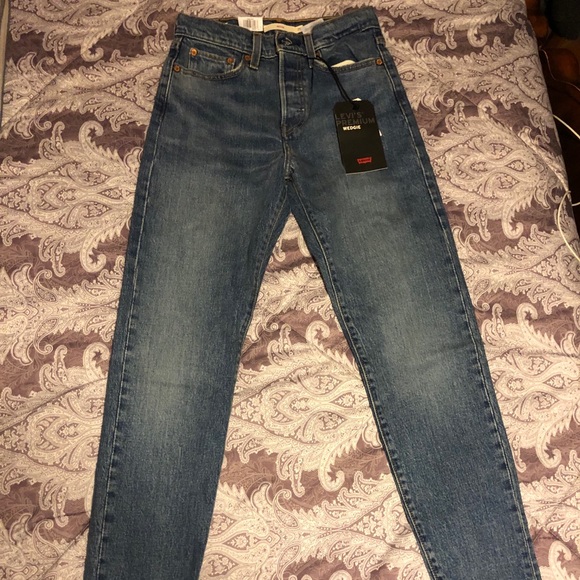 Levi’s Wedgie Jeans - Picture 2 of 8